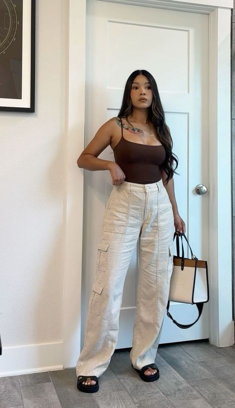 Summer Causal Outfits 2024, Linen Cargo Pants Outfit, Cargo Pants Summer Outfit, Summer Cargo Pants Outfit, Brown Bodysuit Outfit, Aerie Outfits, Cargo Pants Outfit Summer, Neutral Spring Outfit, Cargo Pants Brown