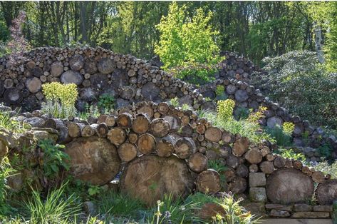 Landscaping With Logs, Log Walls, Perennial Garden Plans, Log Wall, Eco Garden, Permaculture Gardening, Wildlife Gardening, Backyard Inspiration, Garden Elements