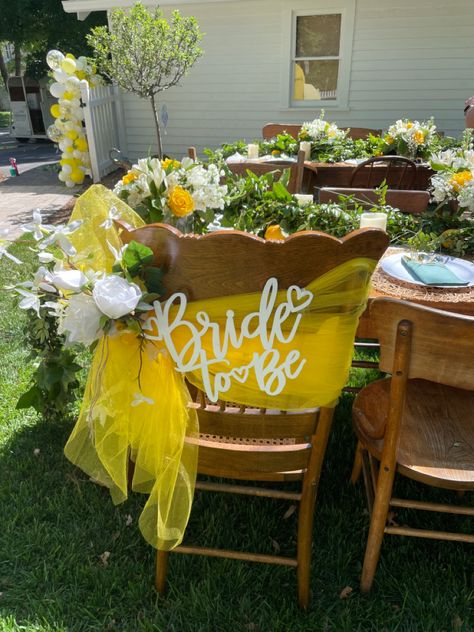 Bridal Shower Almafi Coast, Yellow Wedding Shower Ideas, She Found Ber Main Squeeze, She Found Her Main Squeeze Bridal Shower Favors, She Found Her Main Squeeze Bridal Party Favors, Lemon Bridal Shower Table Decor, Lemon Themed Wedding Shower Ideas, She Found Her Main Squeeze Bridal Party Food, Bridal Shower Yellow Theme