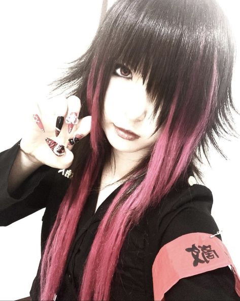 Japanese Alt Hair, Long Vkei Hair, V Kei Hair, Hair Ideas For Ocs, Emo Hair Dye Ideas, Visual Kei Haircut, Pink Emo Hair, Vkei Hairstyles, Visual Kei Hairstyles