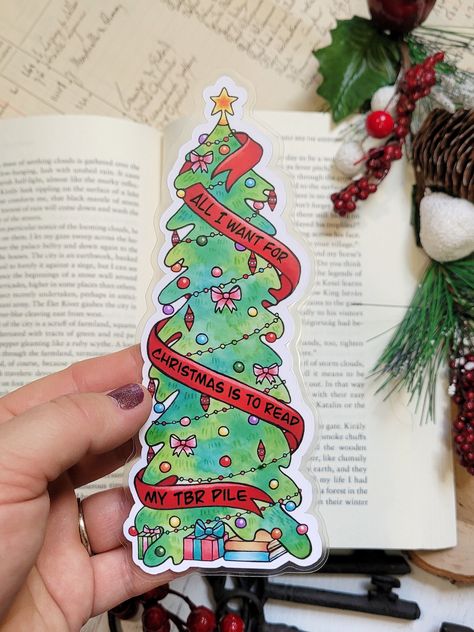 Postal Card Handmade, Bookclub Christmas Ideas, Bookish Items To Sell, Diy Christmas Bookmarks, Christmas Bookmark Ideas, Diy Book Markers Ideas, Bookmark Ideas Christmas, Christmas Tree With Books, Christmas Bookmarks Diy