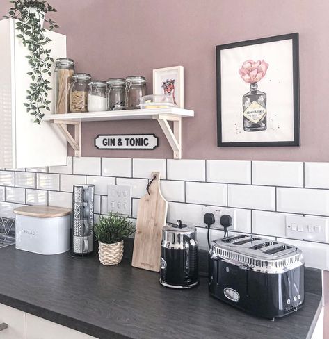 Pink Wall In Kitchen, Pink Grey White Kitchen, Lilac Kitchen Walls, Dusty Pink Kitchen Walls, Pink And Grey Kitchen Decor, Grey Kitchen Pink Walls, Dusky Pink Kitchen Walls, Sulking Room Pink Kitchen, Pink And Black Kitchen Ideas