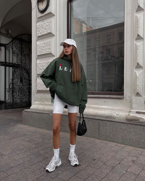 All Posts • Instagram 530 Outfit, New Balance 530 Outfit, Comfy Fall Outfits, New Balance Outfit, Sporty Outfits, Outfit Inspo Fall, Streetwear Outfit, Street Style Outfit, Outfits Casuales