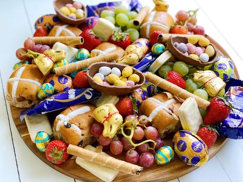 The Ultimate Easter Grazing Platter - Stuff Mums Like Easter Platter, Grazing Platter, Platter Ideas, Dessert Platter, About Easter, Easter Chocolate, Easter Dessert, Easter Brunch, Chocolate Lovers