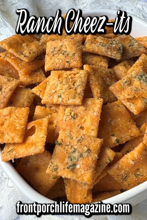 Ranch cheez-its are so simple to prepare and absolutely delicious. The perfect snack, treat or appetizer for any game day, movie night, or road trip. You can use any crackers you like in the recipe. Ranch Cheese Its, Cheezit Recipe, Cheese Its Recipe Snacks, Homemade Cheez Its Healthy, Munchies Snacks Late Nights, Ranch Cheez It Crackers, Seasoned Cheezit Crackers, Seasoned Cheez Its, Ranch Crackers Recipe