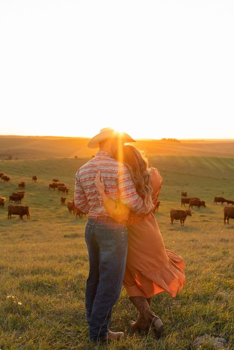 Ranch Photoshoot Couple, Western Couple Pictures With Dog, Engagement Photo Hair Ideas, Cow Engagement Pictures, Engagement Photos With Cows, Western Fall Outfits Women, Cows Photoshoot, Farm Photoshoot Ideas Couple, Farm Couples Photoshoot