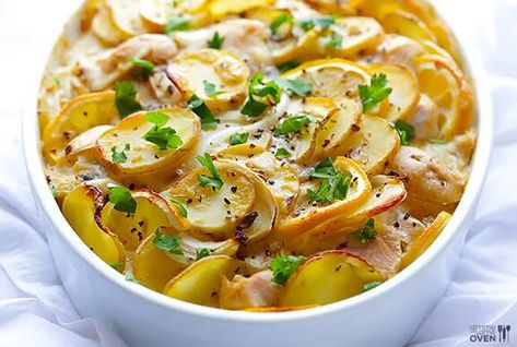 Easy Lemon Chicken Potato Casserole | Gimme Some Oven: My mom's Easy Lemon Chicken Potato Casserole is comfort food at its best. Plus it's easy to prepare and made a little bit "lighter". Easy Lemon Chicken, Chicken Potato Casserole, Chicken Lemon, Chicken Potato, Gimme Some Oven, Potatoe Casserole Recipes, Chicken Potatoes, Chicken Recipes Casserole, Potato Casserole