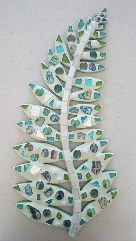 Mosaic fern Mosaic Ideas, Mosaic Art, Fern, Garden Art, Mosaic, Art