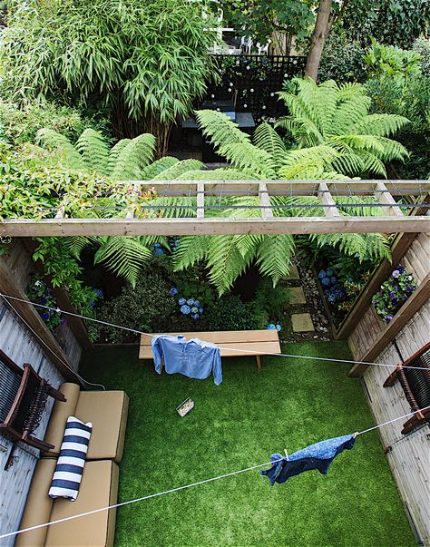 Christine Chang Hanway, Bird's eye view of London garden, trellis, clothes line, ferns, Matthew Williams | Gardenista Artificial Grass Backyard, Best Artificial Grass, Artificial Lawn, London Garden, Grasses Garden, Artificial Turf, Green Lawn, City Garden, Garden Tours