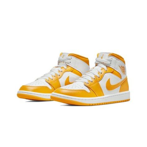 TopSneakerz (@top_sneakerznl) • Instagram-foto's en -video's Air Jordan 1 Mid Women, Logo Wings, Air Jordan 1 Mid White, Jordan 1 Mid White, Jordan Model, Nike Air Jordan 1 Mid, Womens Air Jordans, Jordans Women, Womens Jordans