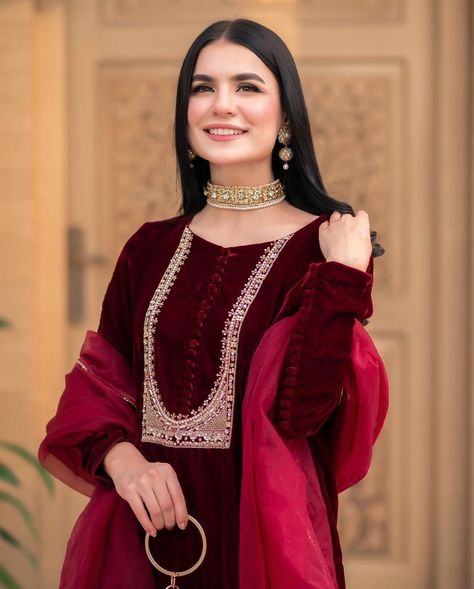 Velvet Kurti Neck Designs, Velvet Neck Designs Pakistani, Velvet Neck Designs, Valvet Suite Design Luxury, Mehroon Velvet Suit Designs, Velvet Dress Designs Pakistani, Valvet Suits, Pakistan Suits, Kurti Neck Design