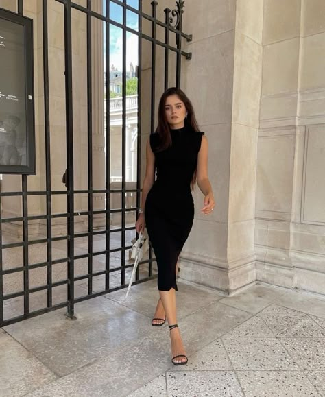 Black Graduation Dress College Classy, Graduation Outfit Ideas For Guest, Elegant Outfit Dress, Convocation Outfit, Night Out Outfit Classy, Wedding Rehearsal Dress, Lawyer Outfits, Tight Dress Outfit, Black Dresses Classy