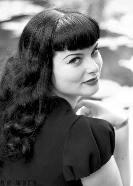 Bettie Page Style Hair Page Haircut, 1950s Hairstyle, Vintage Bangs, Betty Bangs, Vintage Hairstyles For Long Hair, Surf Hair, 1950s Hairstyles, Twilight Film, Rockabilly Girl