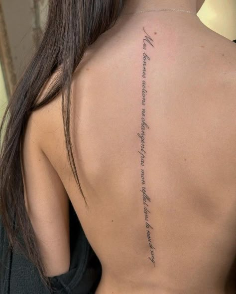 Women's Back Tattoos, Aesthetic Tattoo Ideas, Petit Tattoo, Cross Tattoos For Women, Unique Tattoo Ideas, Writing Tattoos, Tattoo Minimalist, Tattoo Aesthetic, Spine Tattoos For Women