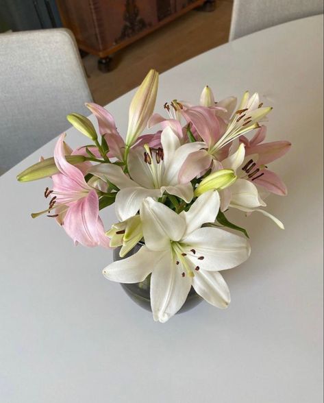 Boquette Flowers, Nothing But Flowers, Flower Therapy, Beautiful Bouquet Of Flowers, Pretty Plants, Little Flowers, Flower Lover, Lily Flower, Beautiful Bouquet