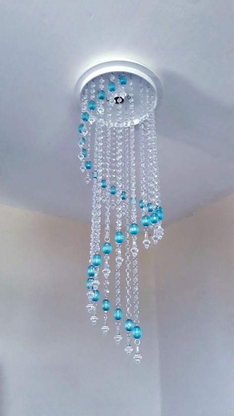 It Decorations, Glass Bead Crafts Diy, Suncatchers Diy, Wooden Clothespin Crafts, Crystal Suncatchers Diy, Glass Bead Crafts, Crystal Curtains, Art Plants, Bead Crafts Diy