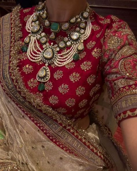 All posts • Instagram Green Pakistani Bridal Dress, South Indian Bride Saree, Sabyasachi Bridal, Pretty Dresses Casual, Pakistani Bridal Dress, Shadi Dresses, Bridal Sarees South Indian, Indian Bridal Jewelry Sets, Bridal Diamond Jewellery