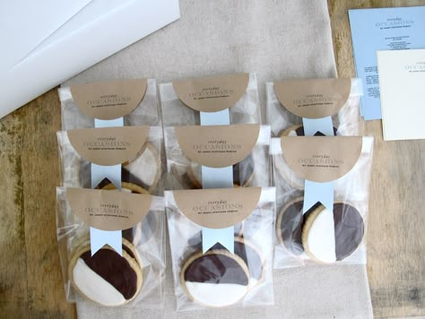 Cookie Favors Packaging, Packing Cookies, Mail Packaging, Bake Sale Packaging, Jenny Steffens Hobick, Black And White Cookies, Baking Packaging, White Cookie, Bakery Packaging