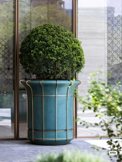 Plant Pot Design, Pot Design, Pot Plant, Pot Designs, Plant Pot, Flower Arrangement, Potted Plants, Flower Arrangements, Planter Pots