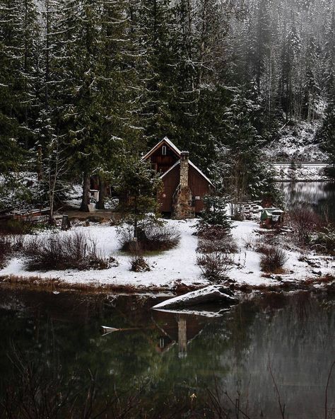 Snowy Cabin, A Cabin In The Woods, Little Cabin In The Woods, Cabin Aesthetic, Winter Cabin, Little Cabin, A Cabin, Small Cabin, Cabin In The Woods