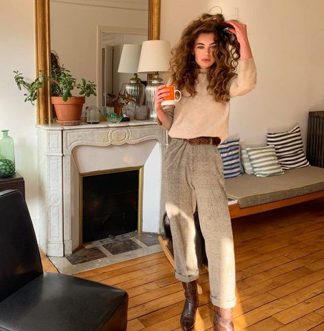 Eleonore Leojeanne, Outfit Cowboy, Beige Turtleneck, Style Influencers, Chic French Style, Brown Cowboy Boots, Parisienne Chic, Parisian Chic Style, French Girl Style