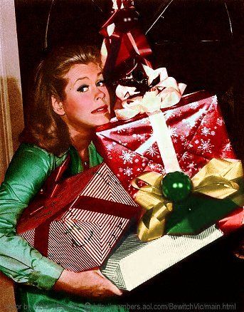 Happy Holiday Elizabeth Montgomery aka Samantha Stephens "Bewitched"   ♺ Kathy H Christmas Tv Shows, Vintage Christmas Photos, Elizabeth Montgomery, Christmas Shoot, Christmas Photoshoot, Old Fashioned Christmas, Christmas Past, Christmas Memory, Noel Christmas