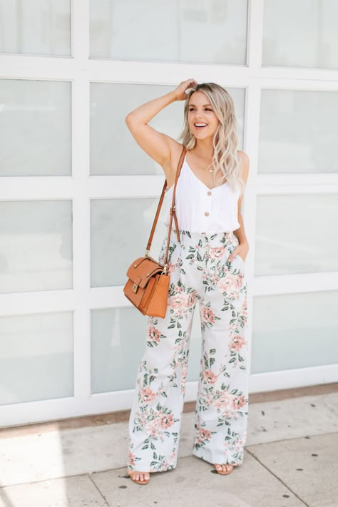 Floral Pants Outfit Summer, Flower Pants Outfit, Trousers Outfit Summer, Floral Pants Outfit, Ali Fedotowsky, Floral Palazzo Pants, White Cami Tops, Pleated Wide Leg Pants, Zara Summer