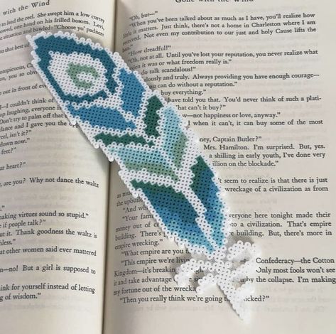 Fuse Bead Patterns Bookmark, Perler Bead Feather, Peeler Bead Patterns Ideas, Pyssla Bookmark, Pearler Bead Bookmark, Hama Beads Bookmark, Large Perler Bead Patterns, Perler Bookmark, Perler Beads Bookmark