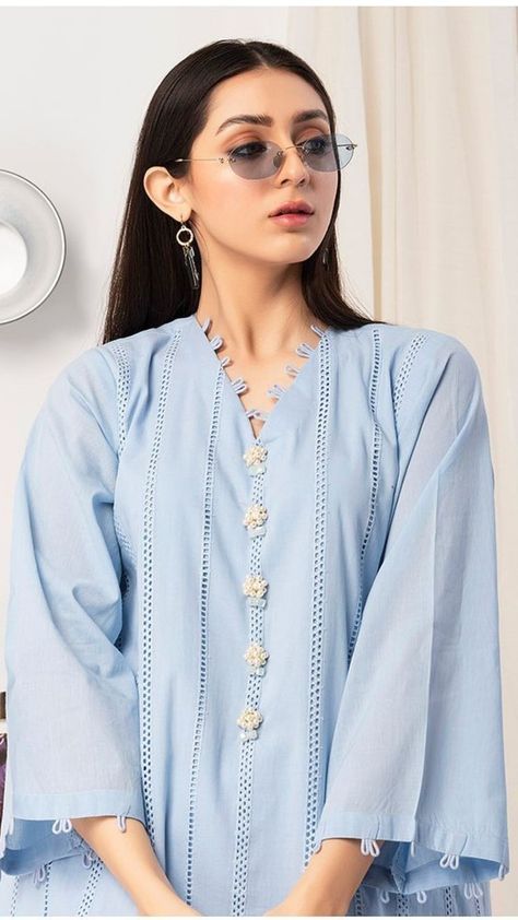 Trendy Shirt Designs, Stylish Short Dresses, Pakistani Dresses Casual, Pakistani Fashion Party Wear, Kurta Neck Design, Salwar Kamiz, Dress Neck Designs, Dress Design Patterns, Sleeves Designs For Dresses