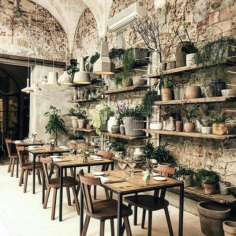 Rustic Italian Dining Room Decor Gin Garden, Seating Restaurant, Corner Seating, Italian Cafe, Design Café, Restaurant Seating, Rustic Italian, Coffee Shops Interior, Coffee Shop Design