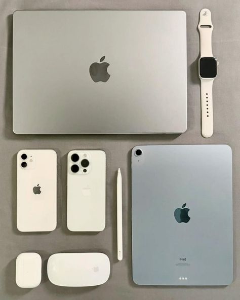 Apple All Products, Apple Devices Aesthetic, Luxury Gadgets, Apple Collection, All Apple Products, School Bag Essentials, Apple Technology, Iphone Obsession, Black Apple