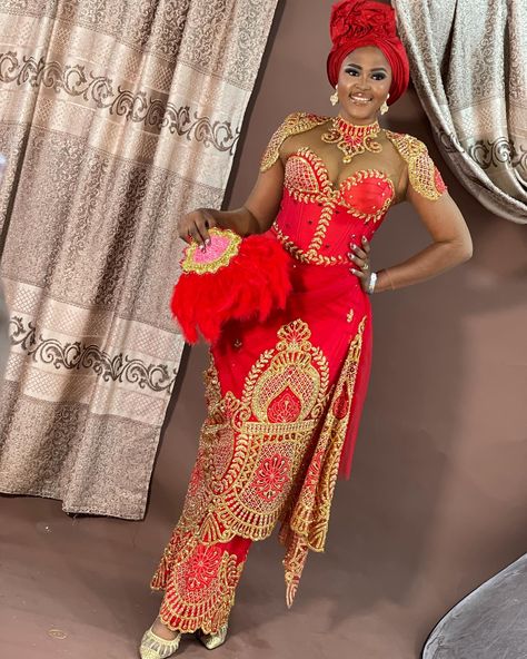 Red George bridal dress for a bride African Formal Dress, African Bridal Dress, Nigerian Lace Styles Dress, Nigerian Lace Styles, Red Bridal Dress, African Lace Styles, Traditional Wedding Attire, Chic Dress Classy, Lace Gown Styles