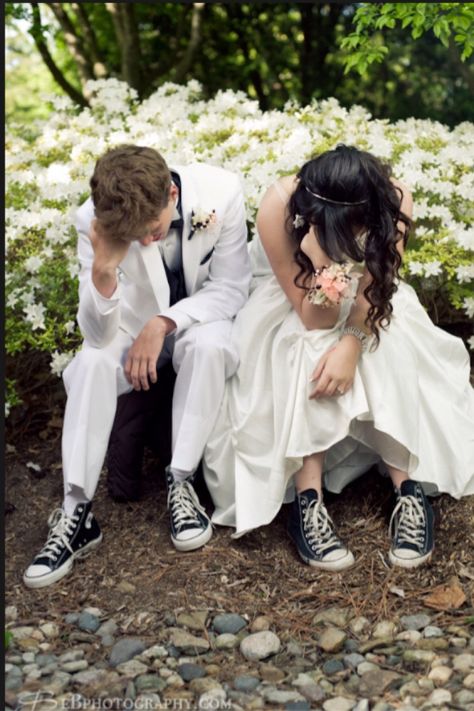 I want to do this for Spring Formal with converse!! Photography Ideas For Couples, Prom Portraits, Prom Pictures Couples Black, Prom Pictures Group, Prom Pictures Couples, Prom Goals, Prom Picture Poses, Homecoming Pictures, Prom Photoshoot