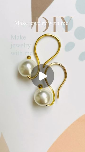 make jewelry with me on Instagram: "Very simple but beautiful, you can do it too. Make your own earrings with your favorite beads#tutorial #jewelry #diy#" Simple Pearl Earrings Diy, Diy Earrings Tutorial Videos, Diy Earrings Pearl, Make Your Own Earrings, Hoop Earrings Diy, Simple Pearl Earrings, Beads Tutorial, Pearls Diy, Simple Pearl