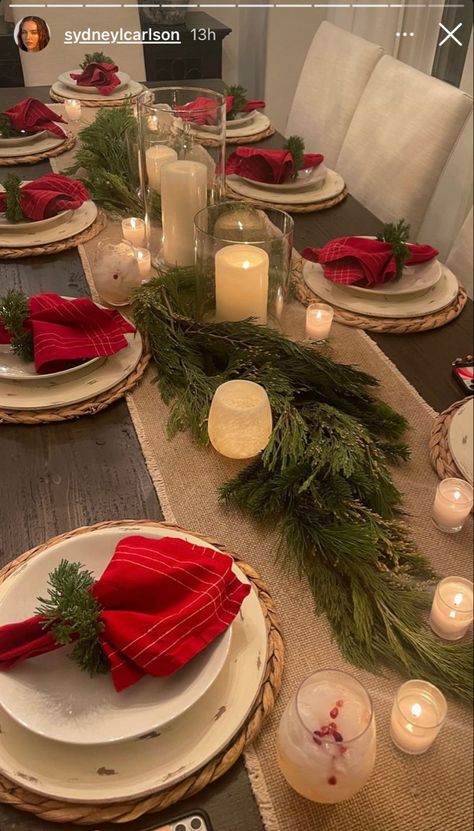 Christmas Dinner Table Settings, Christmas Table Decorations Diy, Home Decor Ideas Bedroom, Diy Christmas Table, Decor Ideas Bedroom, Xmas Dinner, Christmas Dinner Table, Christmas Dinner Party, Christmas Table Centerpieces