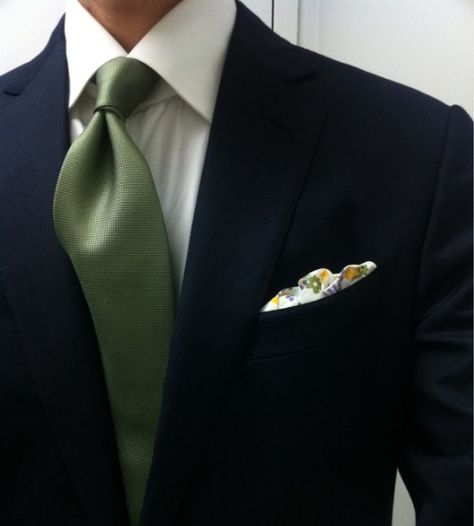 . Pocket Square Pattern, Lauren Asher, A Man In A Suit, Man In A Suit, Gq Style, Mens Fashion Blog, Navy Suit, Sharp Dressed Man, Green Tie