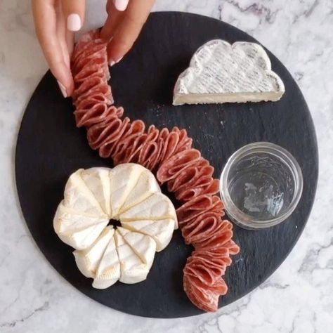 21K views · 126 reactions | SALAMI RIVER TUTORIAL 🥓 Re-posting this for those who want to know the secret trick! ⁣ ⁣ 〰️ Fold salami into quarters ⁣ 〰️ Create a small stack of 4-5... | By That Cheese Plate | Facebook How To Fold Salami For Charcuterie, Salami River, Party Bites, Charcuterie Plate, Charcuterie Recipes, How To Fold, Cheese Plate, Charcuterie Board, Bon Appetit