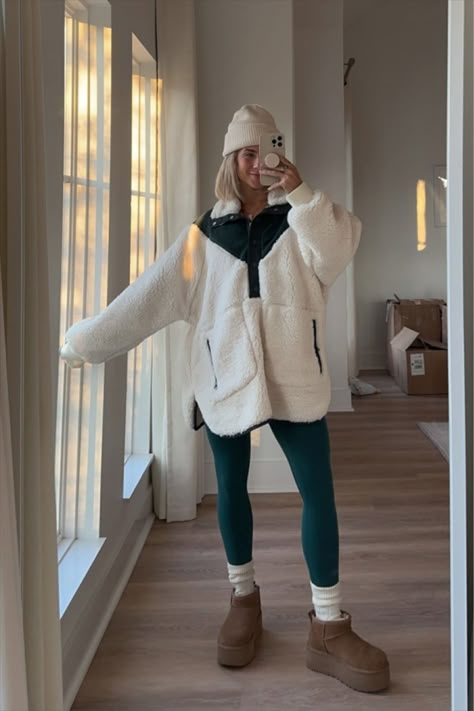 Quarter Zip Outfit, Fall Outfits Aesthetic, Fleece Outfit, Yoga Tank Top, Winter Desserts, Cozy Winter Outfits, Cold Outfits, Green Leggings, Yoga Tank