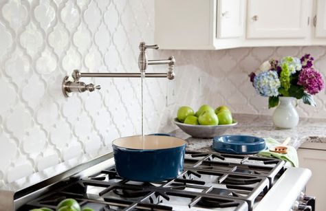 QUATREFOIL backsplash a must! Moroccan Tile Backsplash, Arabesque Tile Backsplash, Creative Kitchen Backsplash, White Tile Kitchen Backsplash, White Kitchen Backsplash, Arabesque Tile, Kitchen Finishes, Herringbone Backsplash, White Backsplash