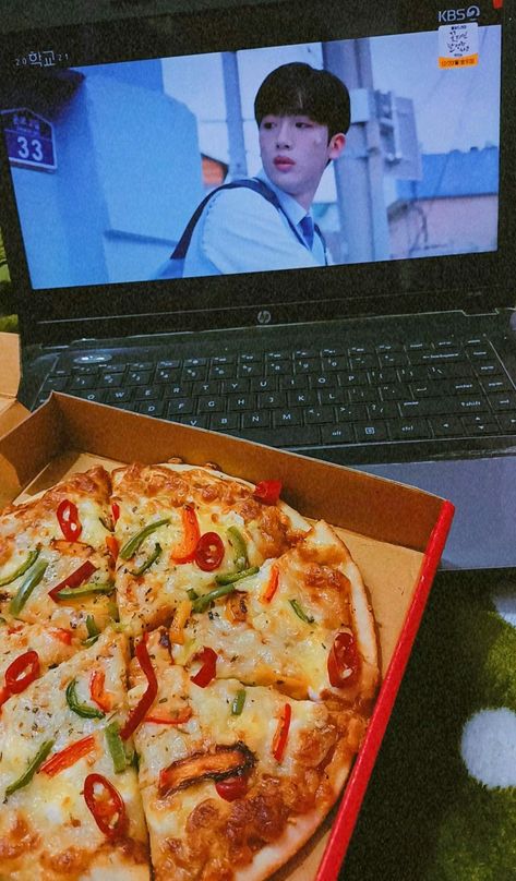 #kdrama #mood #vibe #cdrama #pizza #food #cozy Kdrama Food, Snap Watch, School 2021, Watch Korean Drama, Pizza Food, Fake Food, My Vibe, Aesthetic Food, Kdrama