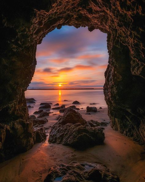 @igworldclub_sunset on Instagram: “present L O C A T I O N 🇺🇸 Newport Beach, California USA P H O T O @bellariana S E L E C T E D @diokaminaris F E A T U R E D T A G…” Landscape Sky, Photo Background Images Hd, Background Images Hd, Photo Background Images, Beautiful Sunrise, Beach Landscape, Beach California, Sunset Beach, Newport Beach