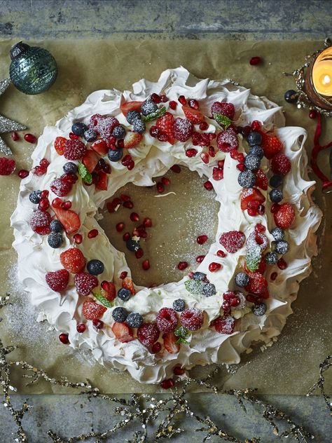 Have a Mary Berry Christmas with this easy pavlova that can be made well ahead of the festivities. #Maryberry #pavlova #berries #christmas Mary Berry Pavlova, Mary Berry Christmas, Christmas Pavlova, Impressive Dessert, Mary Berry Recipe, Pavlova Recipe, Berries Recipes, Mary Berry, Christmas Food Desserts