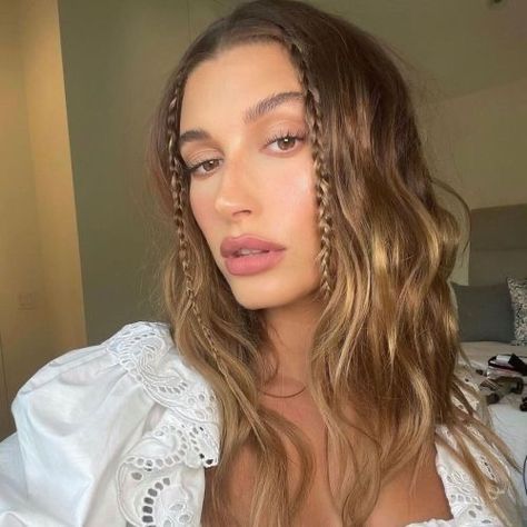 Summer Makeup Looks, Trending Hairstyles, Celebrity Makeup, Dream Hair, Hailey Bieber, Pretty Hairstyles, Hair Looks, Hair Goals, Makeup Inspiration