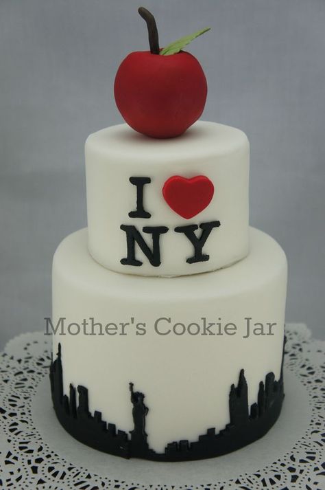 I love New York inspired Birthday cake - instead of I heart NY - replace with I heart JB New York City Birthday, New York Queens, Nyc Cake, New York Cake, Mothers Cookies, America Cake, City Cake, Queen Cakes, Birthday Freebies