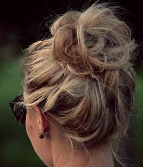 halflang haar opsteken Chignon Simple, Smink Inspiration, Messy Bun Hairstyles, Doll Tutorial, Olivia Palermo, Great Hair, Gigi Hadid, Messy Hairstyles, Hair Dos