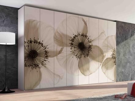 The+closet+door+is+a+great+place+to+have+some+fun+and+experiment+with+pattern+and+even+art.+Oversized+flowers+create+a+whimsical+look+in+this+neutral+space.+Since+the+closet+door+is+a+great+canvas+for+making+a+statement,+don’t+be+afraid+to+experiment+with+bold+geometrics,+classic+stripes+or+your+favorite+pattern+of+the+moment. Small Closet Door Ideas, Mirrored Wardrobe Doors, Glass Closet Doors, Bedroom Closet Doors, Glass Closet, Creative Closets, Closet Curtains, Mirror Closet Doors, Wardrobe Door Designs