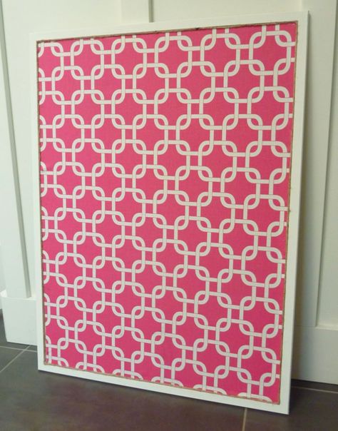 Desk Organization College, Fabric Covered Bulletin Board, Bedroom Desk Organization, Study Desk Organization, Diy Bulletin Board, Desk Organization Diy, Homework Station, Dorm Diy, Dorm Room Diy