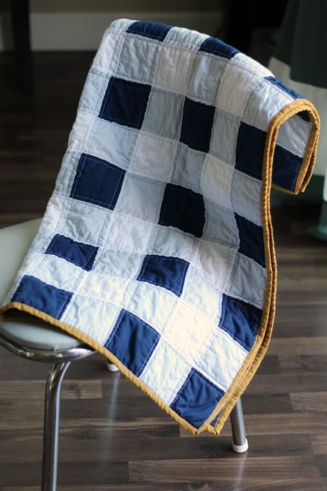 Baby Boy Quilt Patterns, Boys Quilt Patterns, Gingham Quilt, Baby Quilt Tutorials, Diy Baby Blanket, Baby Quilt Pattern, Straight Line Quilting, Baby Boy Quilts, Baby Quilt Patterns