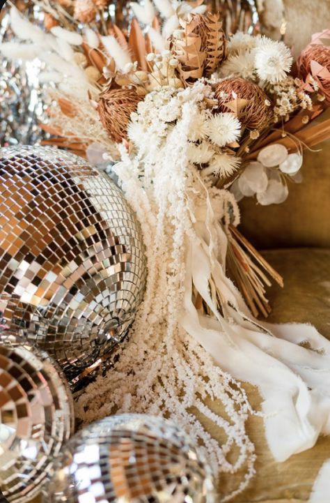 Dried Flower Wedding Bouquet, Earth Tone Wedding, Dried Flower Wedding, Natural Bouquet, Rusting Wedding, Flower Wedding Bouquet, Disco Decorations, Disco Party Decorations, Billy Buttons