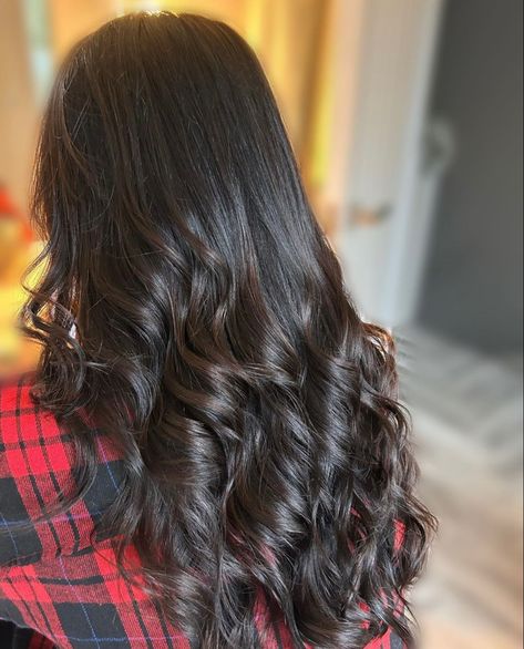 I used a colour shampoo to protect the colour and then rough dried the hair off. I did a wavy blowdry using a smaller barrel tong. I finished using a hairspray and serum to hold it in place. Wavy Blowdry, Hair 2024, Color Shampoo, Blow Dry, The Colour, Barrel, Serum, Hair, Color